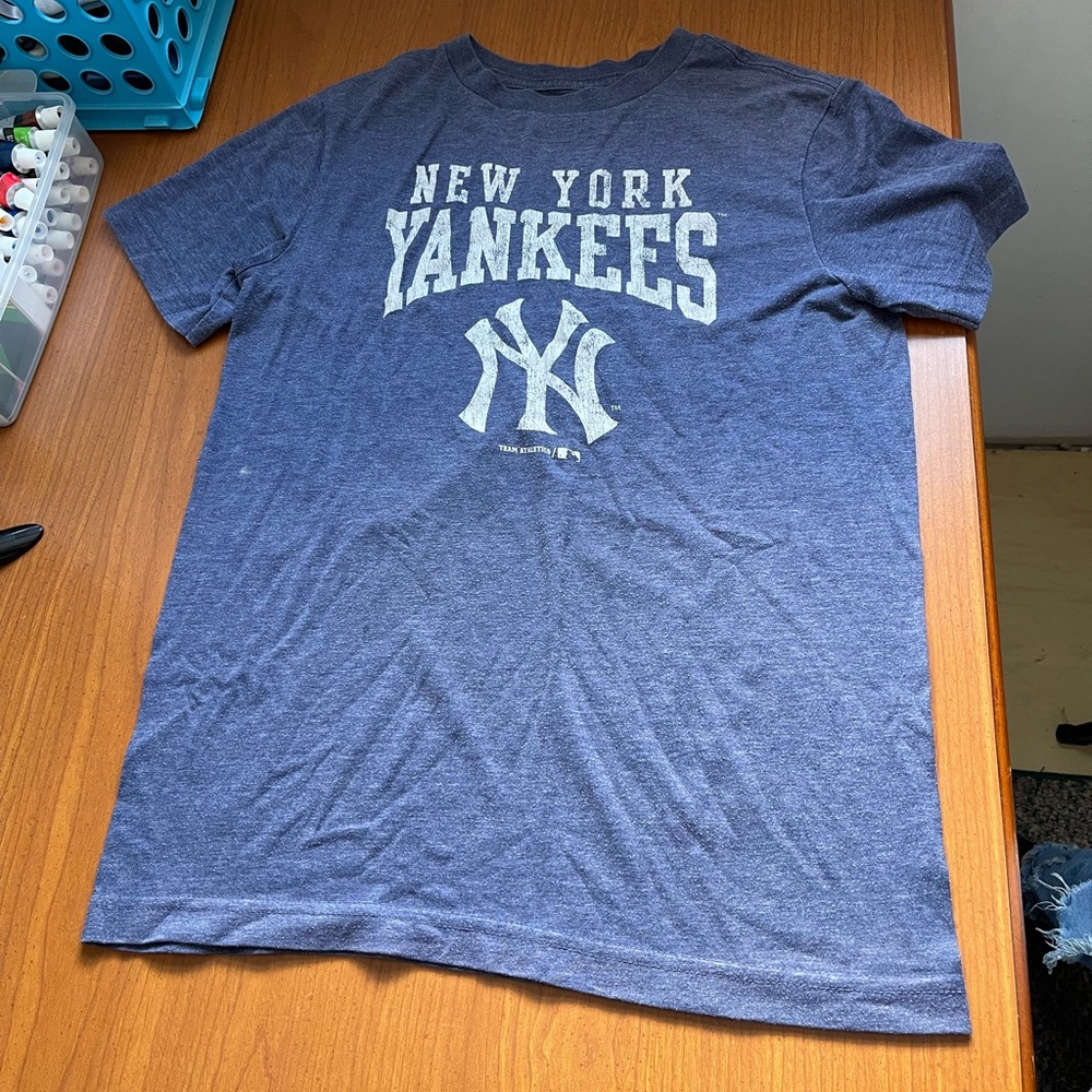 blue yankees t-shirt